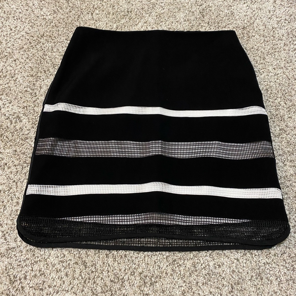 Women’s work skirt in black and white by White House Black Market. Size 0.